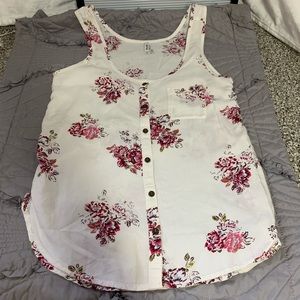 🌟NWOT Ivory Floral MUDD Sleeveless Top